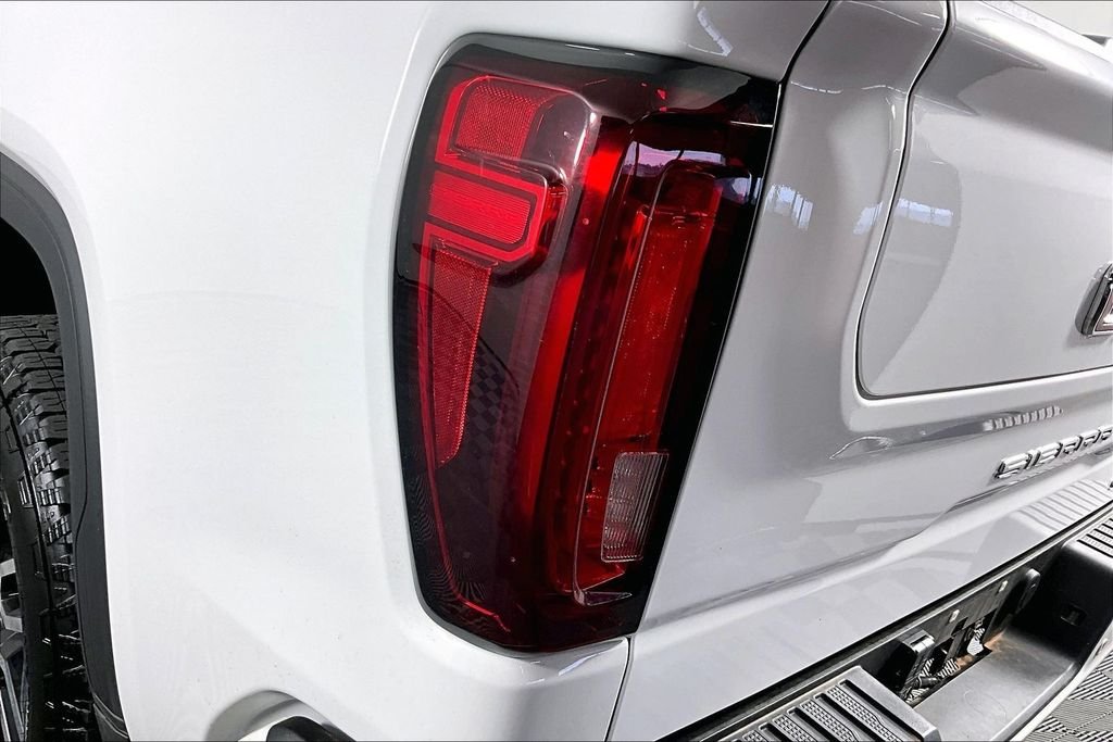 Used 2025 White GMC AT4 image 19