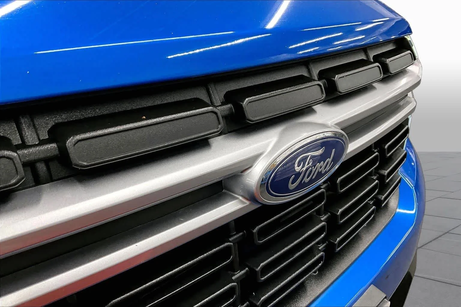 Used 2022 Velocity Blue Metallic Ford Lariat image 29