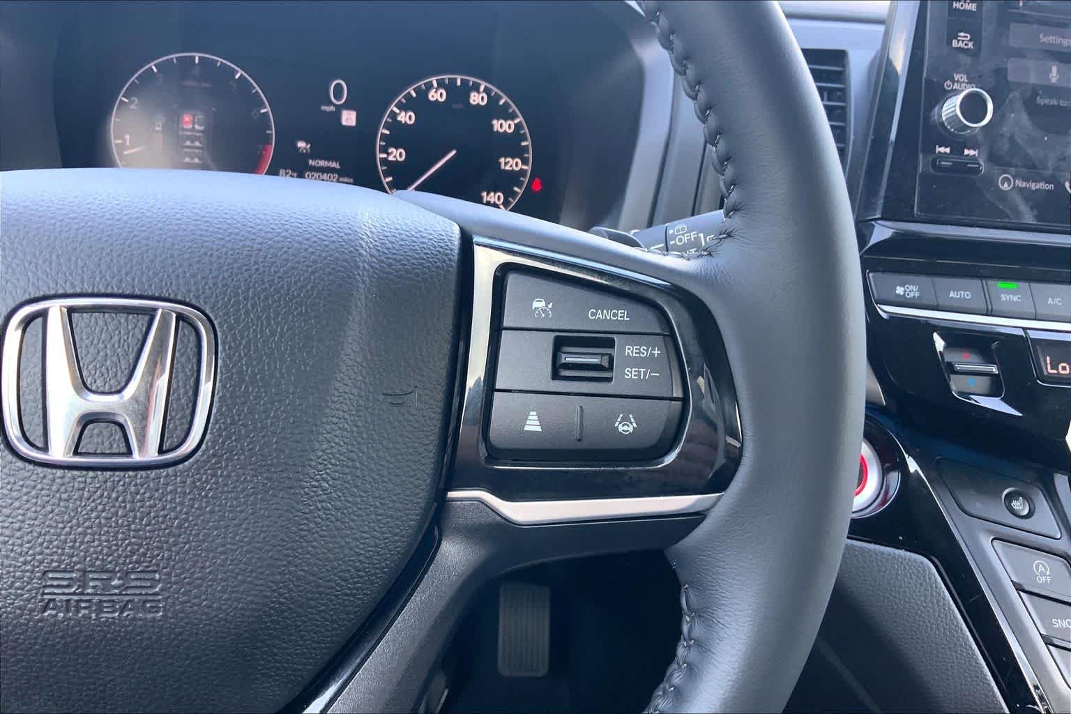Used 2025 Sonic Gray Pearl Honda Touring image 24