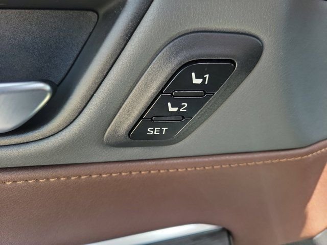 2023 Toyota Venza Limited - Photo 19