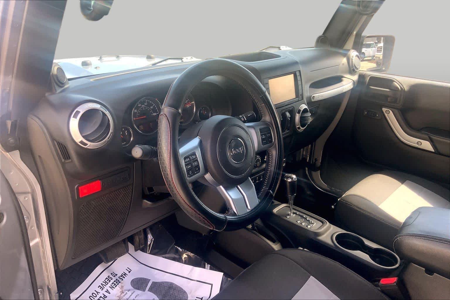 Used 2014 Billet Clearcoat Metallic Jeep Rubicon X image 18