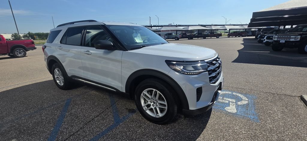 Used 2025 White Metallic Ford Active image 4