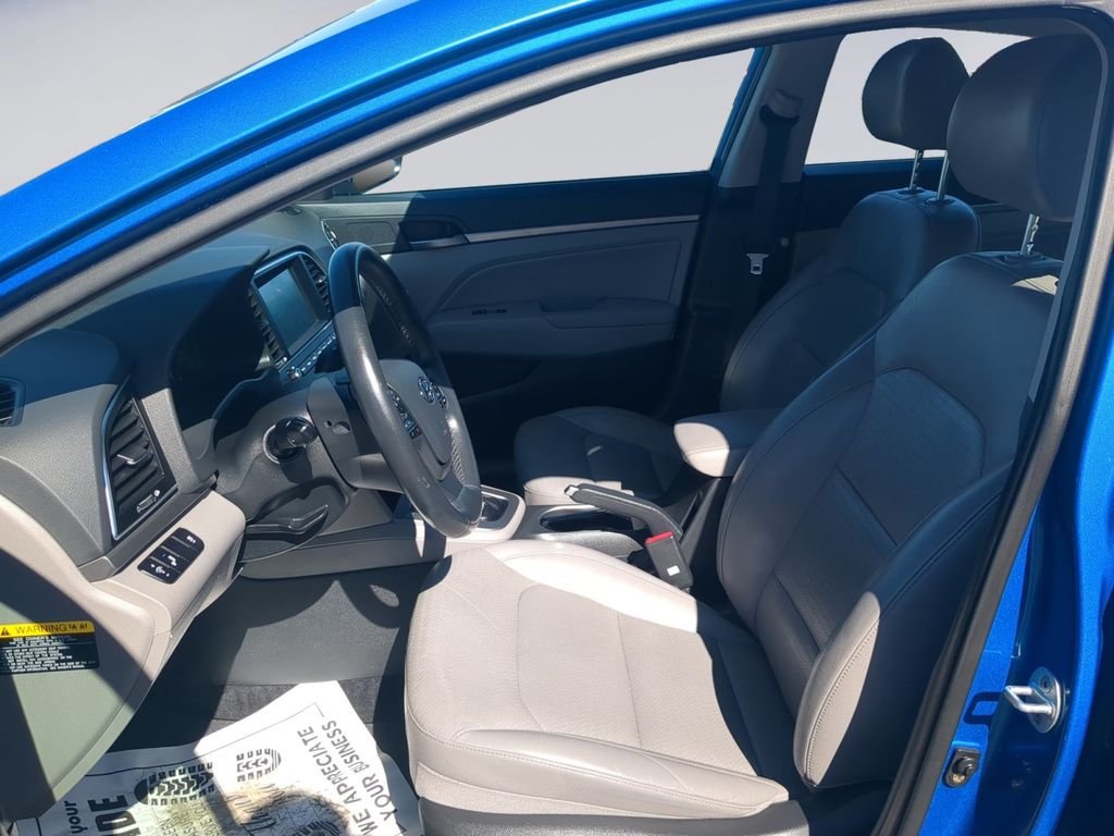Used 2017 Electric Blue Metallic Hyundai Limited image 12