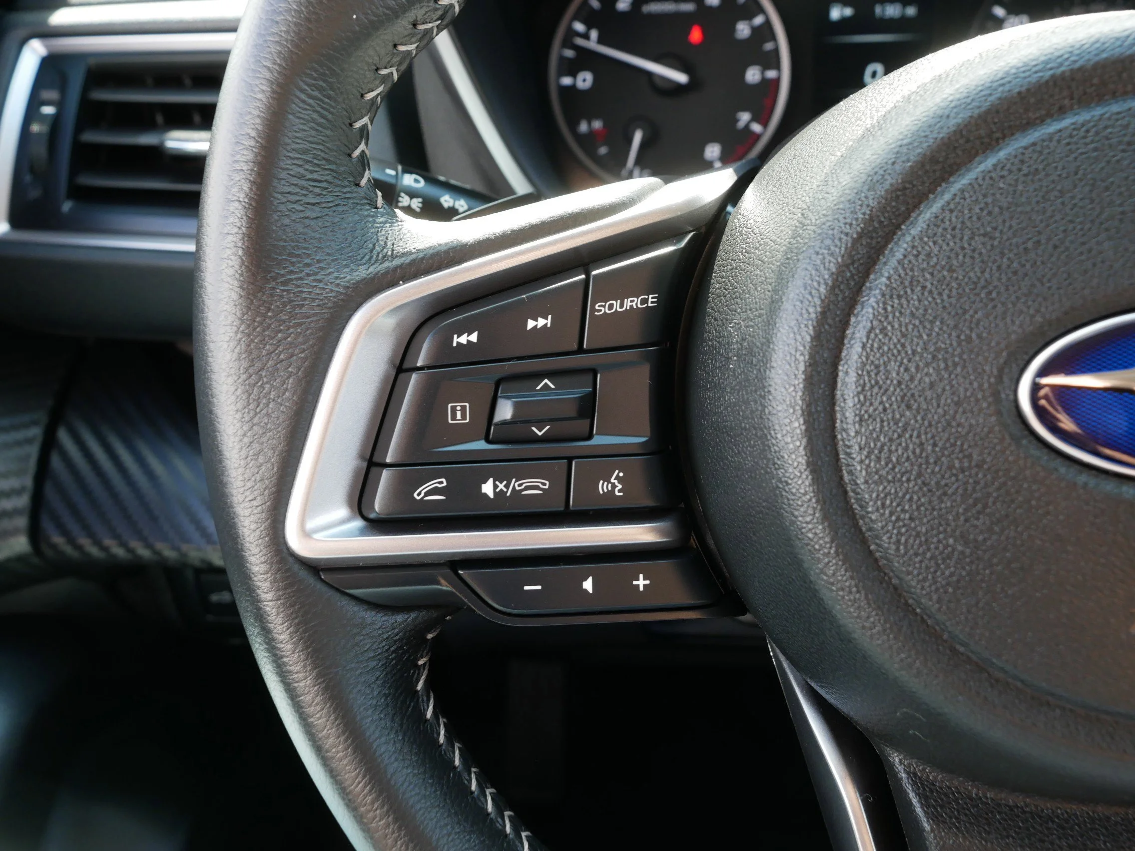 Used 2025 Cosmic Blue Pearl Subaru Premium image 31