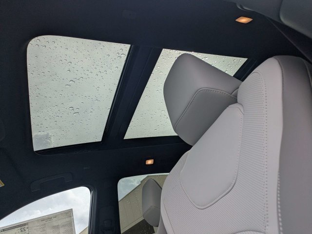 New 2027 RADIANT WHITE INFINITI Luxe AWD image 22