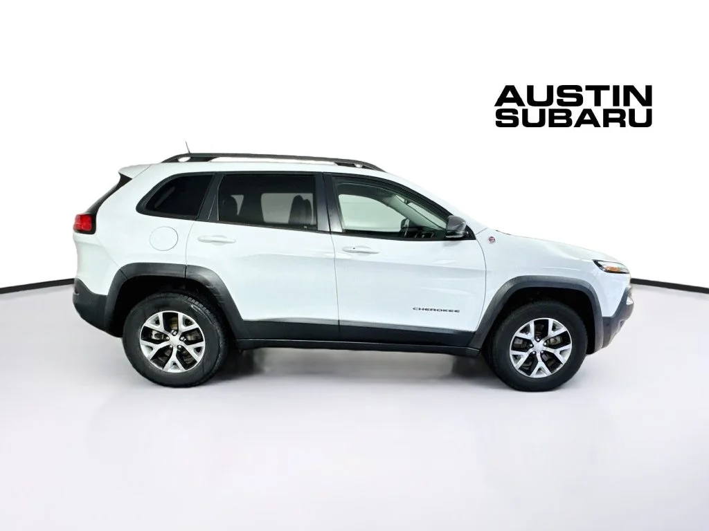 Used 2018 White Jeep Trailhawk image 8