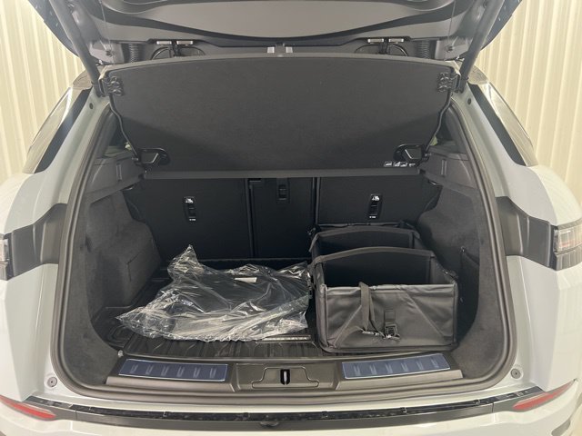 New 2026 Arroios Grey Land Rover Dynamic SE image 29