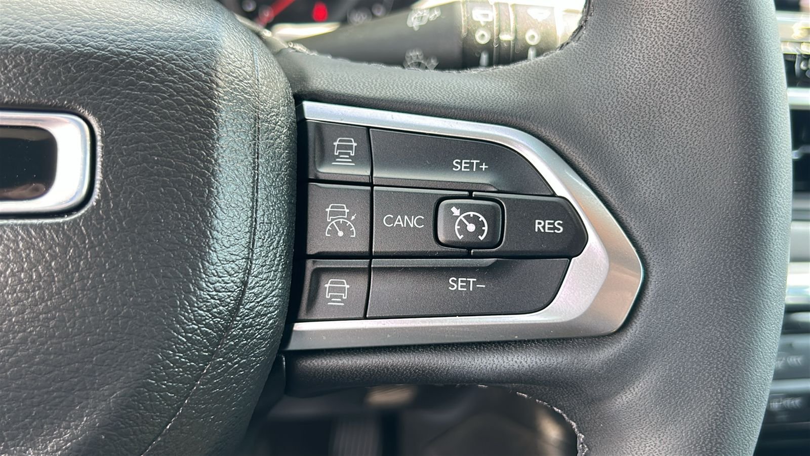 Certified Used 2023 Silver Jeep Limited image 24