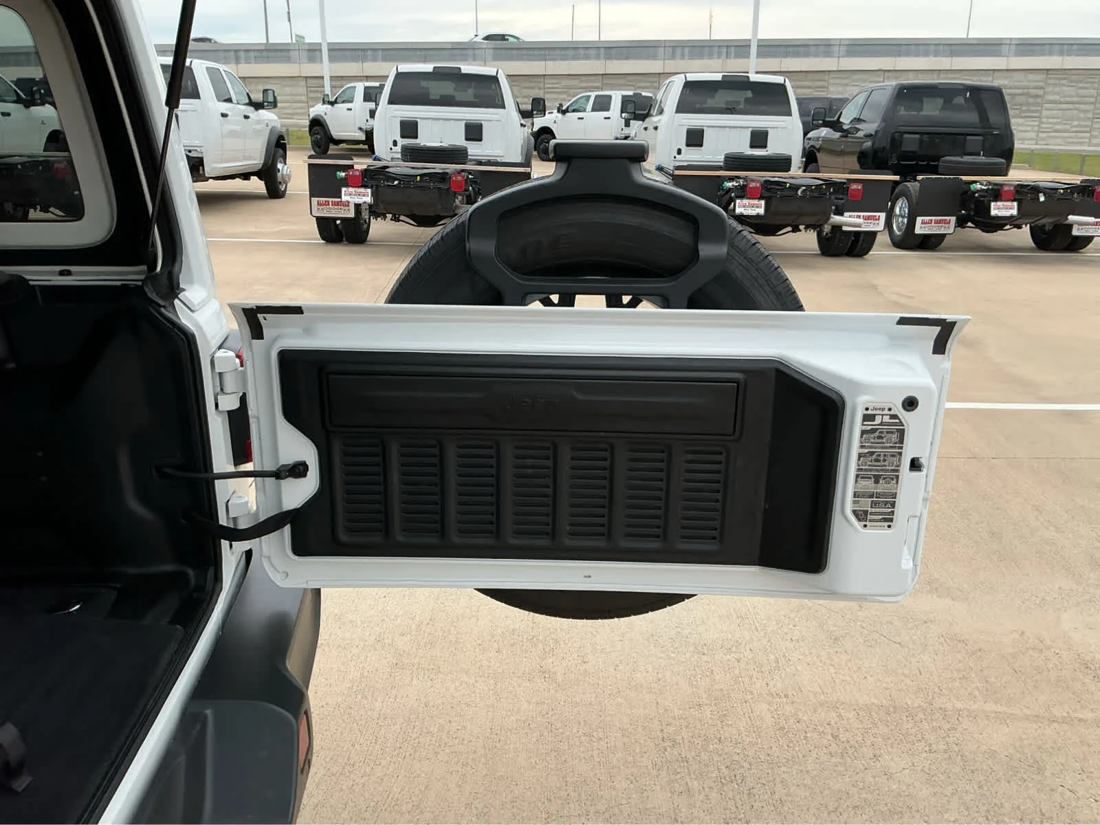 Used 2024 Bright White Clearcoat Jeep Sahara image 18