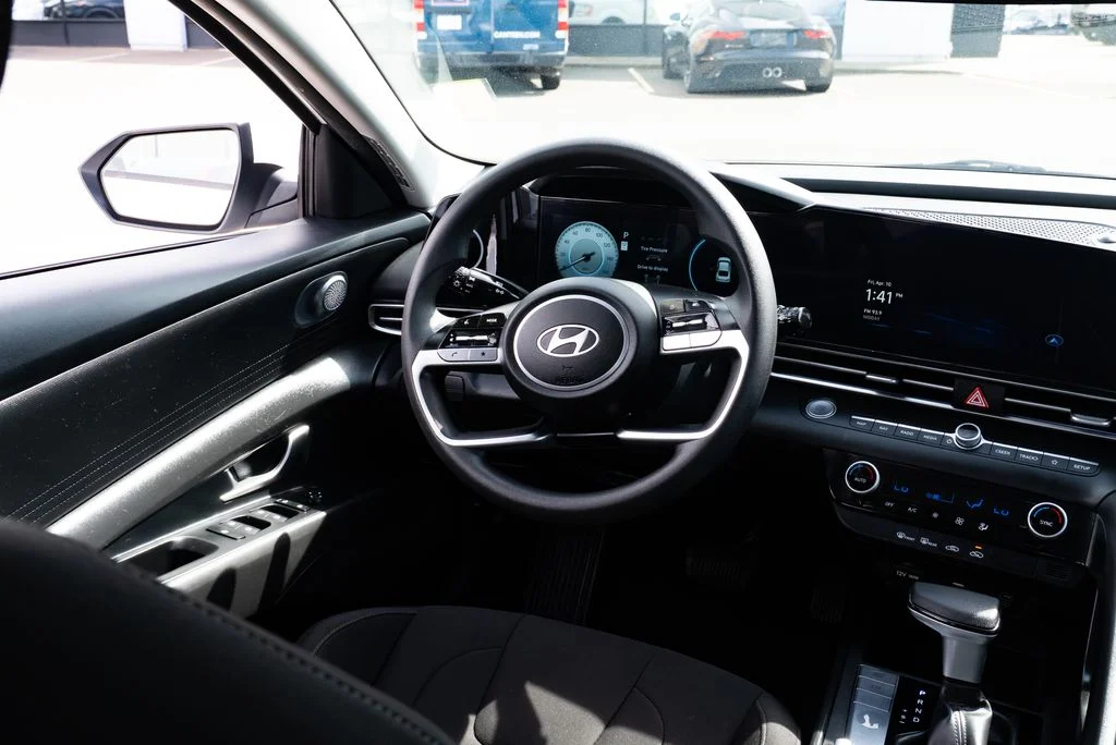 Used 2024 White Hyundai SEL image 9