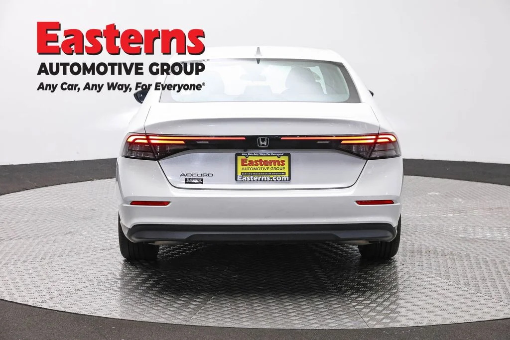 Used 2023 White Honda EX image 6