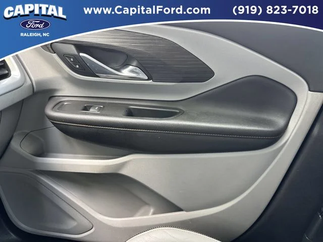 Used 2018 White GMC SLT image 28