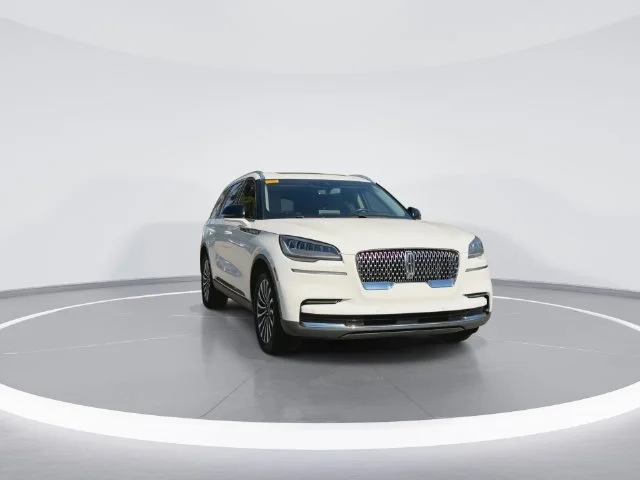 Used 2022 White Lincoln Reserve image 2