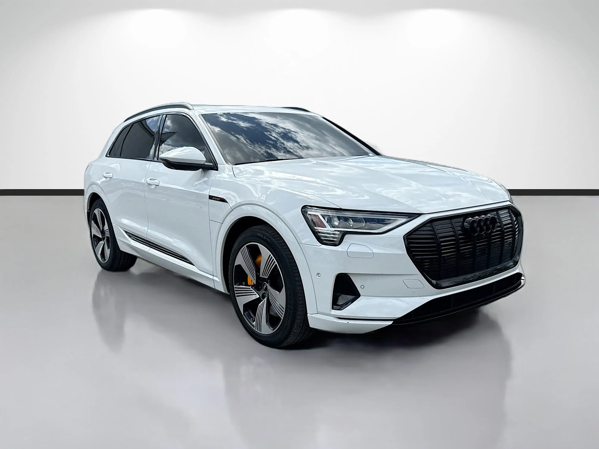 2022 Audi e-tron 95 kWh Premium Plus quattro's photo