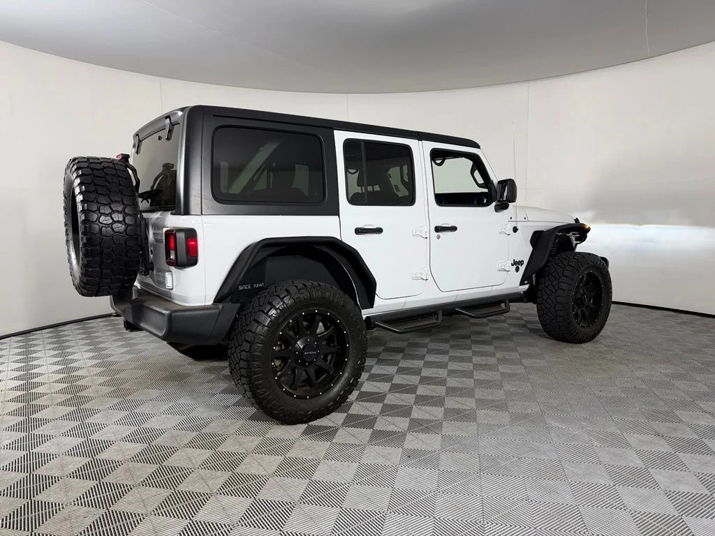 Used 2021 White Jeep Unlimited Willys image 5