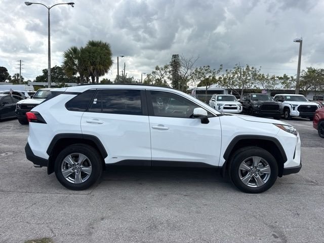 Used 2025 White Toyota XLE image 9