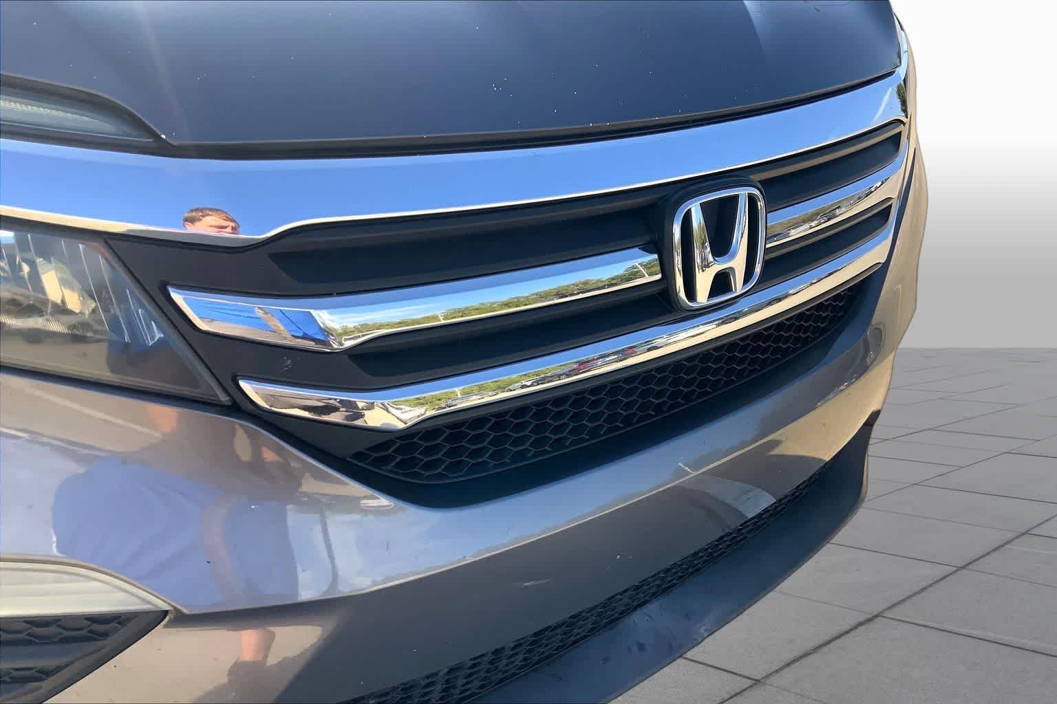 Used 2016 Crystal Black Pearl Honda EX-L image 29