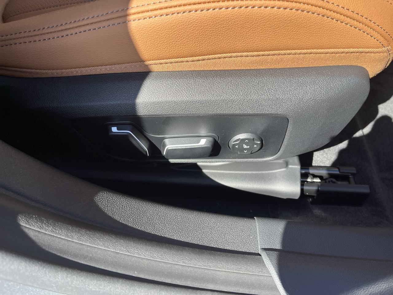 Used 2026 Skyscraper Grey Metallic BMW eDrive40 image 38