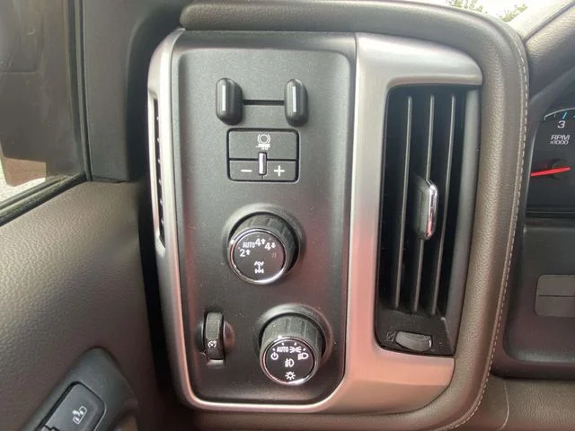 Used 2018 White GMC SLT image 20