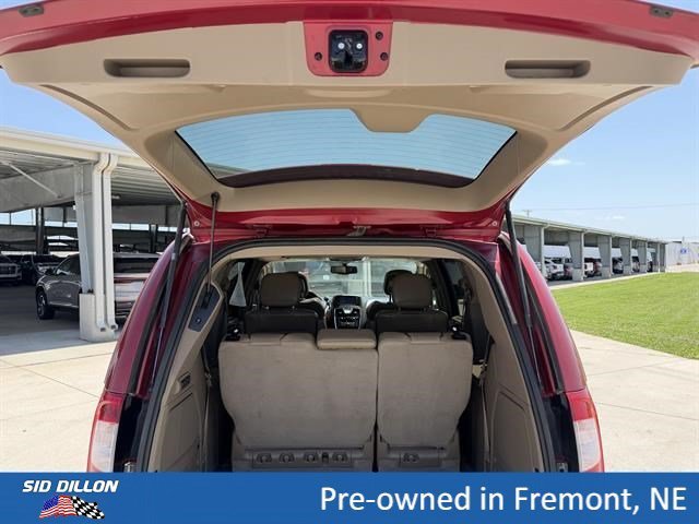 Used 2016 Deep Cherry Red Crystal Pearlcoat Chrysler Limited Platinum image 12