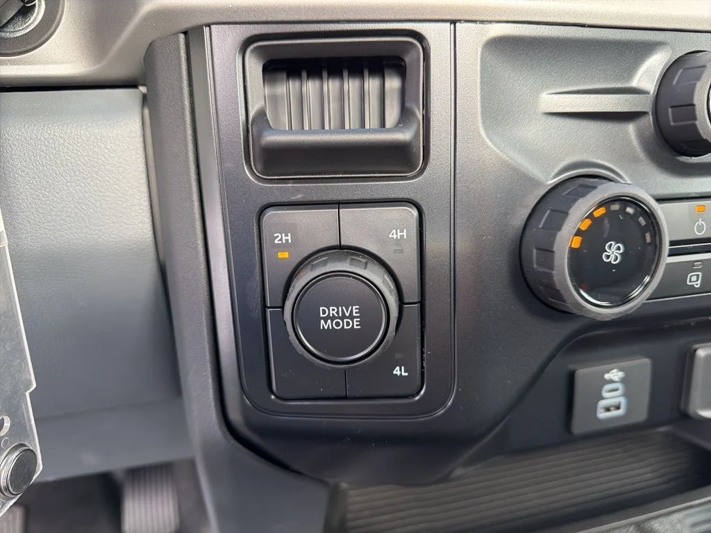New 2025 Oxford White Ford F-250® XL image 16