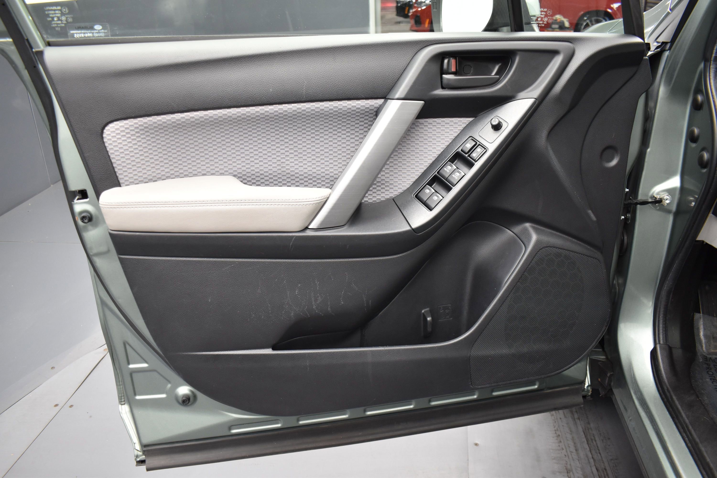 Used 2018 Jasmine Green Metallic Subaru Premium image 5
