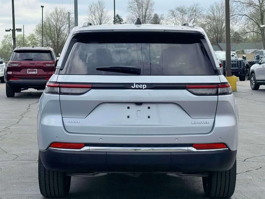 Used 2024 Silver Jeep Limited image 8