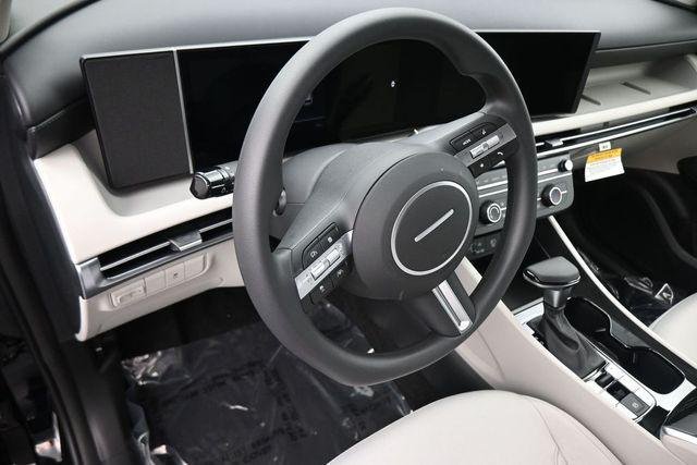 New 2026 Black Hyundai SE FWD image 15