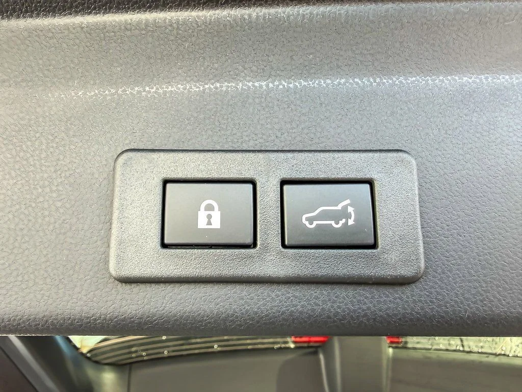 Used 2026 Silver Subaru Onyx Edition Touring image 20