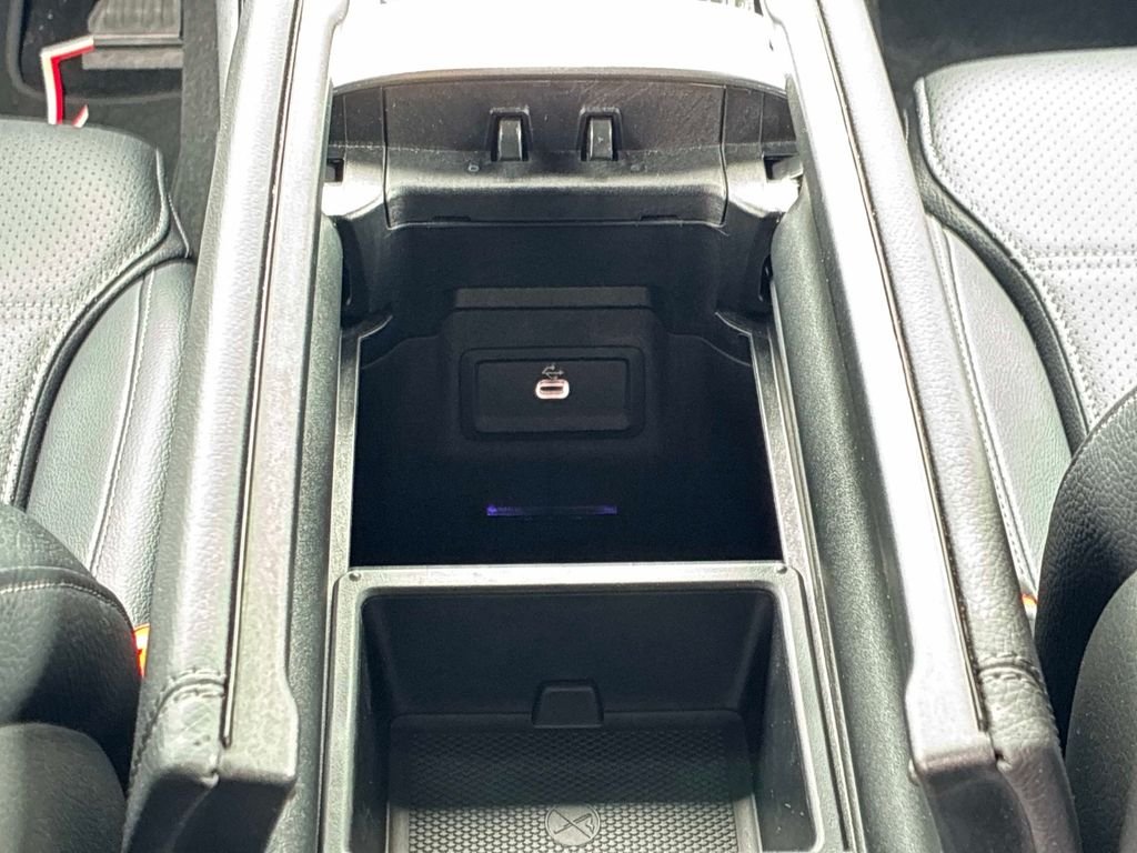 Used 2025  Mercedes-Benz GLC 300 image 16