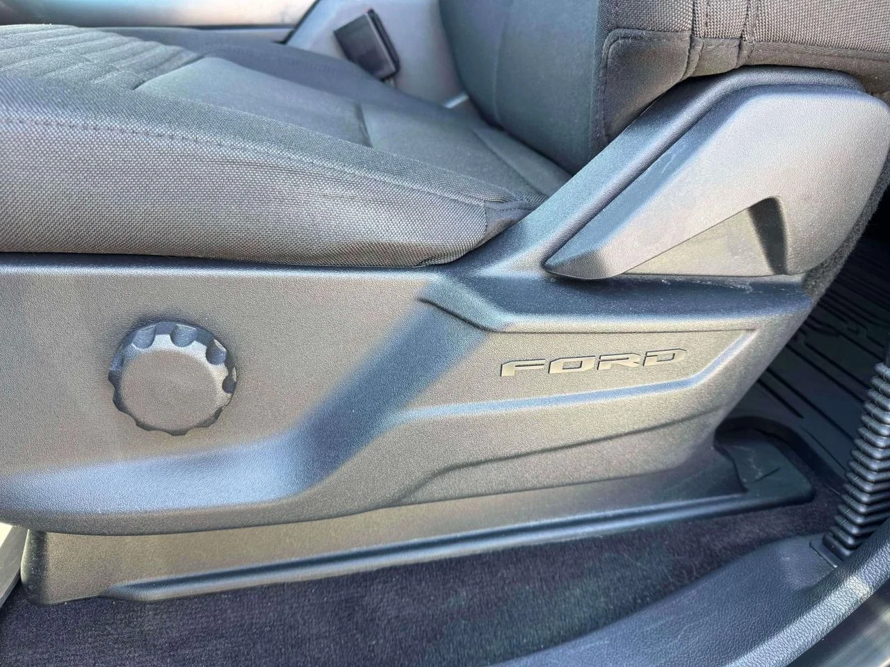 Used 2023 CARBONIZED GRAY METALLIC Ford XL image 16