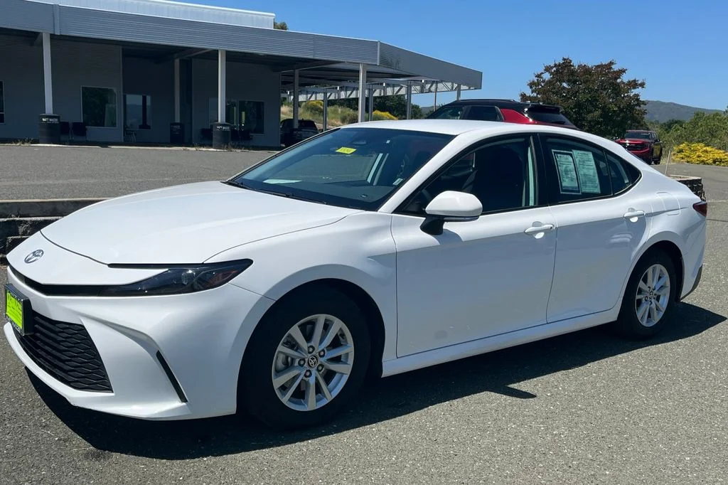 Used 2025 White Toyota LE image 14