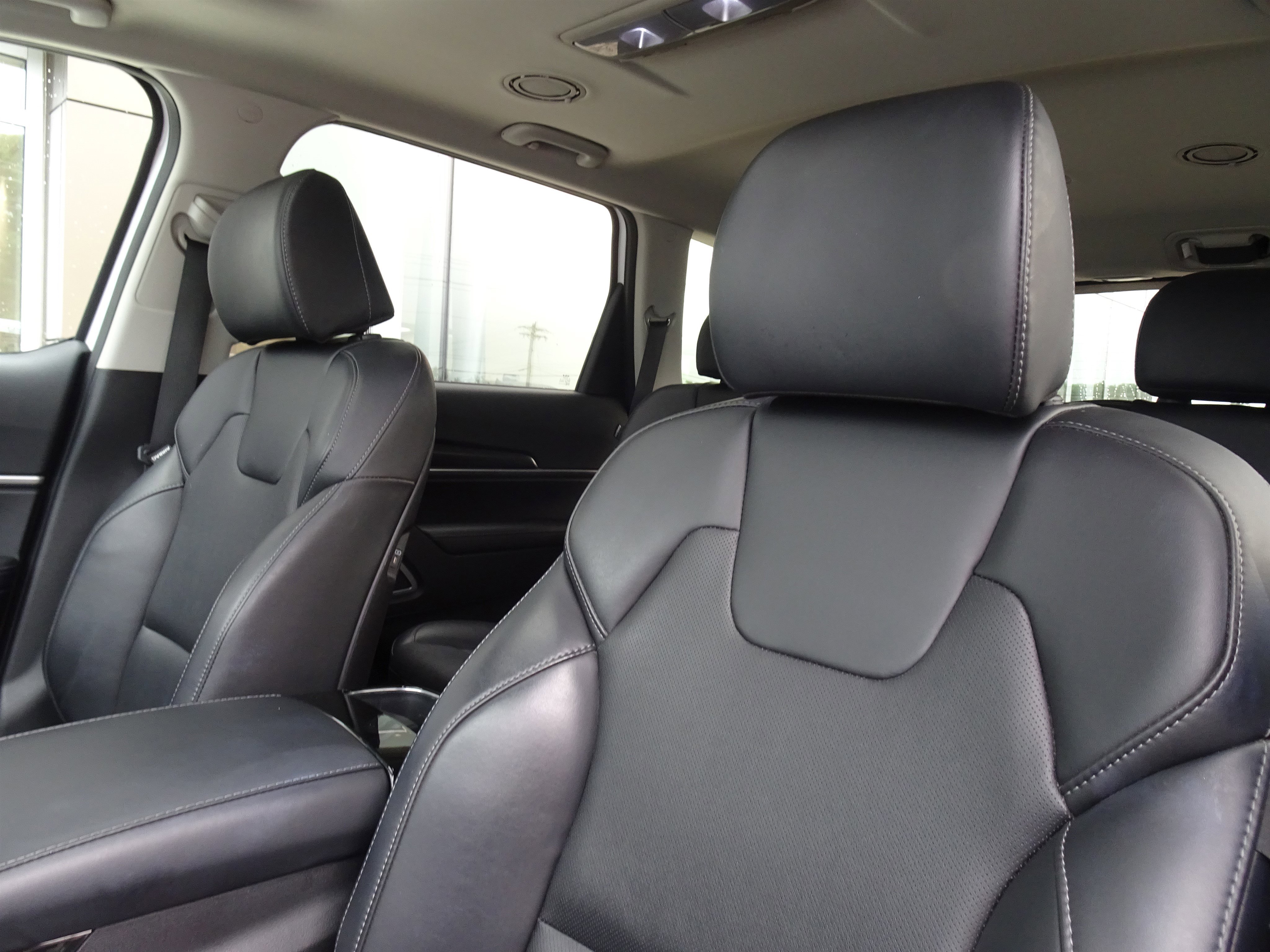 Used 2024 Glacial White Pearl Kia S image 11