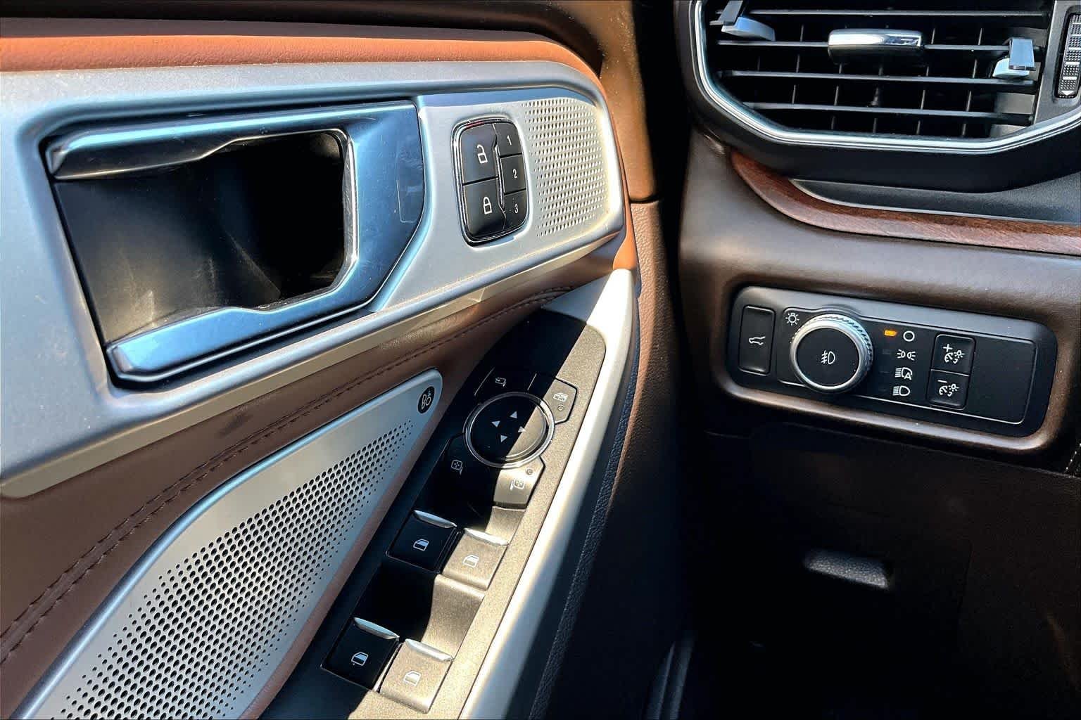 Used 2021 Stone Gray Metallic Ford King Ranch image 35
