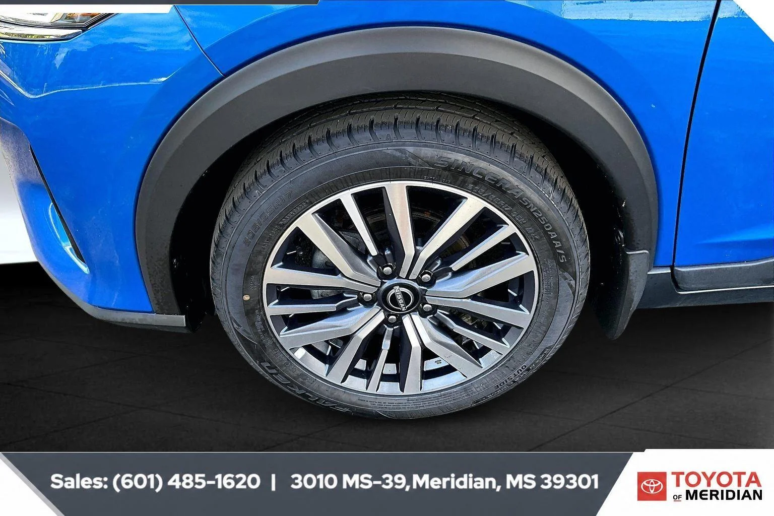 Used 2024 Electric Blue Metallic/Super Black Nissan SV image 7