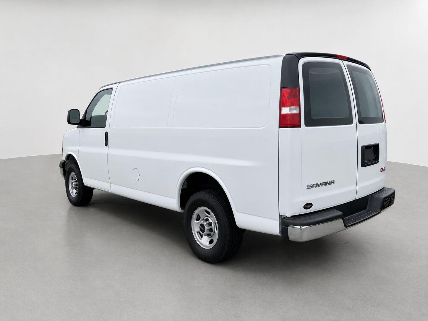 Used 2023 Summit White GMC 2500 image 3