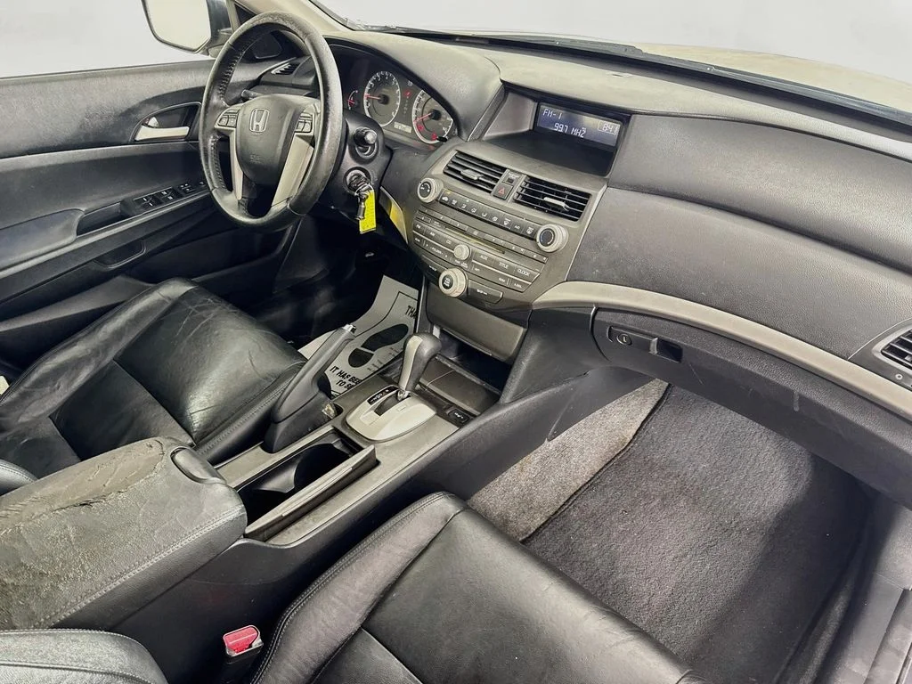 Used 2011 Polished Metal Metallic Honda SE image 33