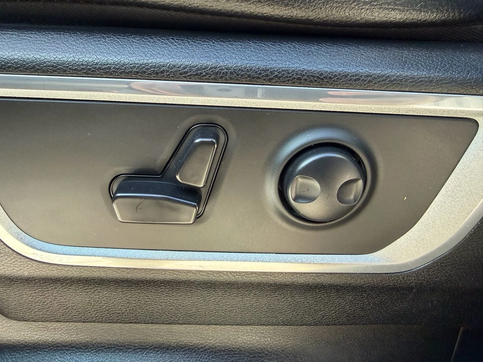 Used 2023 White Ram Laramie image 21