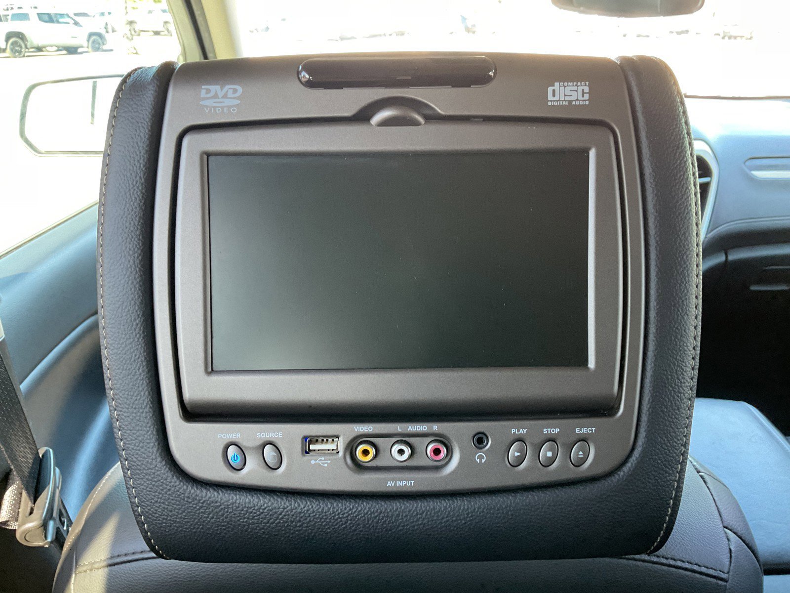 Used 2017 White Frost Tricoat GMC Denali image 17