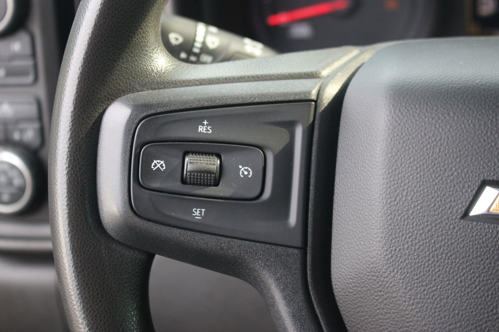 Used 2023 Silver Ice Metallic Chevrolet Custom image 18