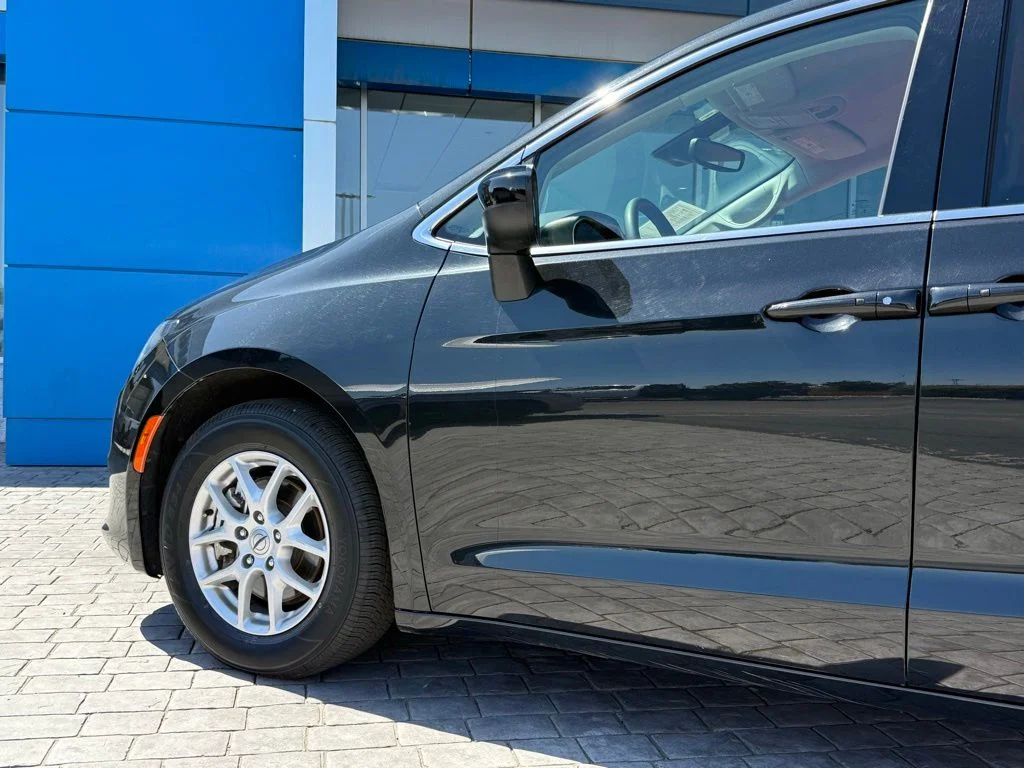 Used 2023 Black Chrysler LX image 14
