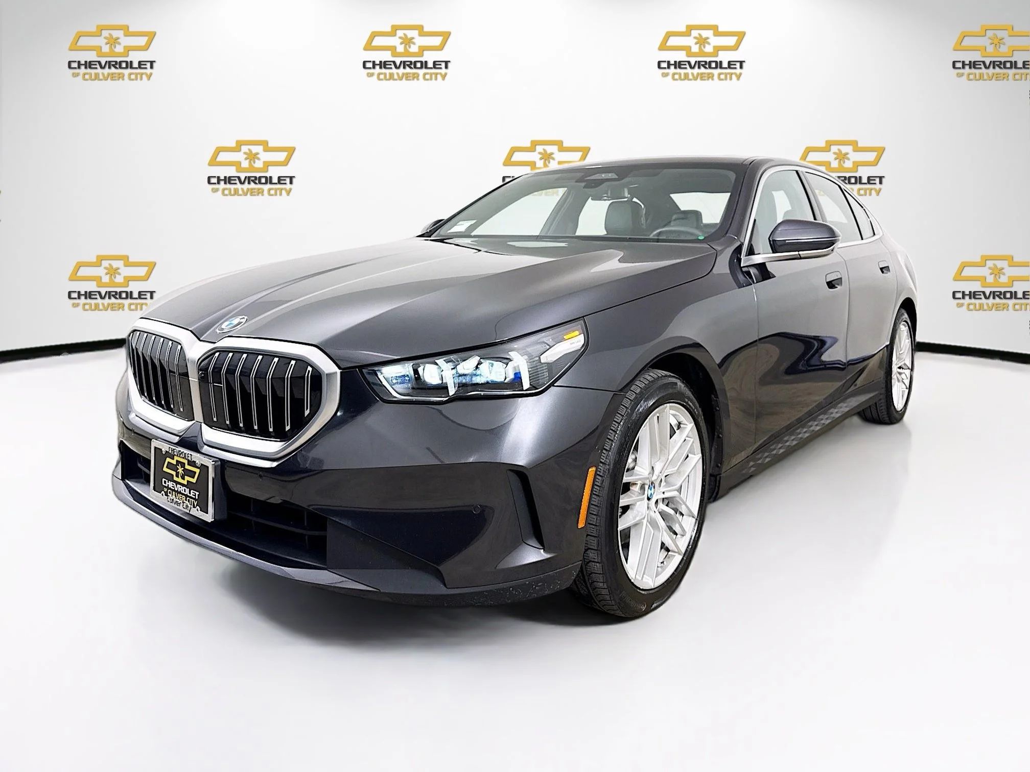 Used 2024 Gray BMW 530i image 3
