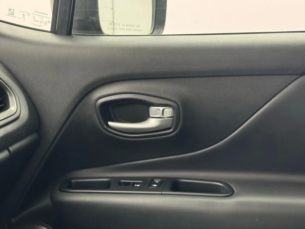 Used 2023 Graphite Gray Jeep Latitude image 41