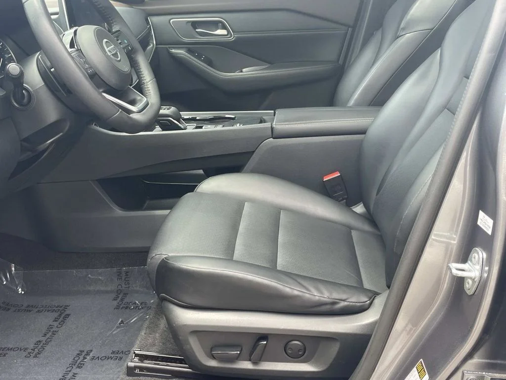 Used 2021 Gray Nissan SV image 14