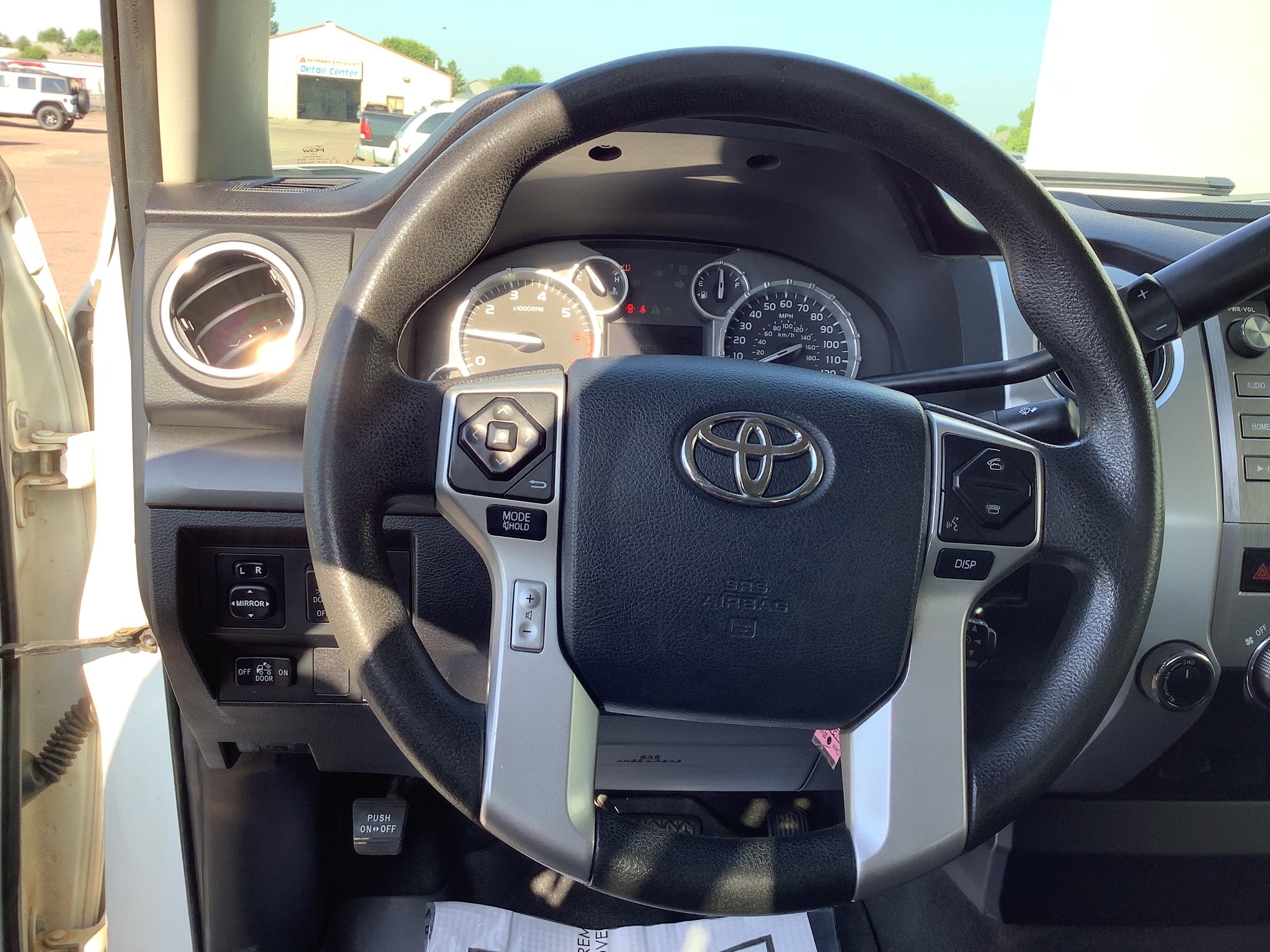 Used 2014 White Toyota SR5 image 11