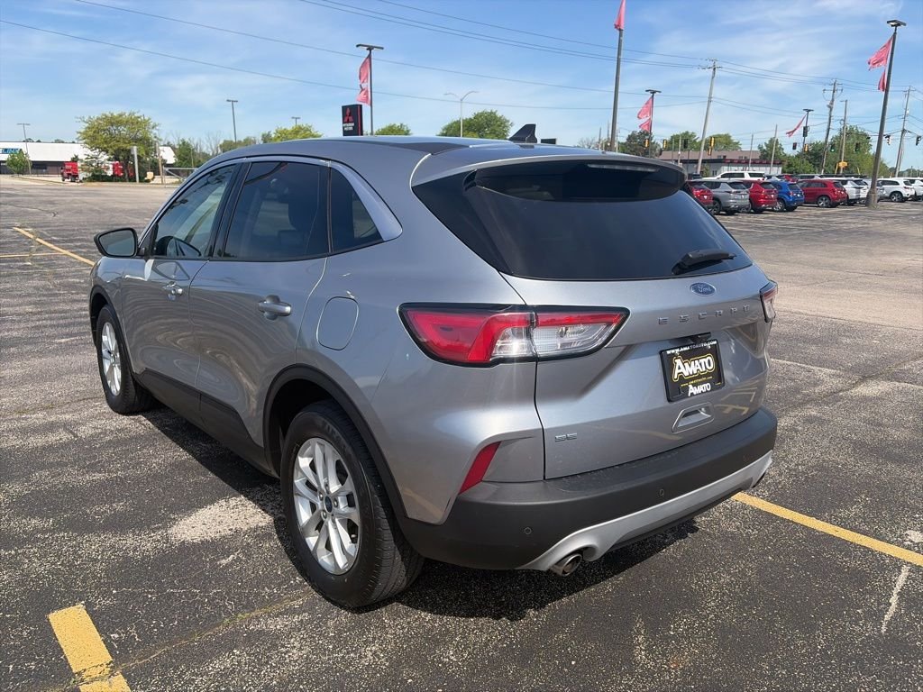 Used 2022 Silver Ford SE image 3