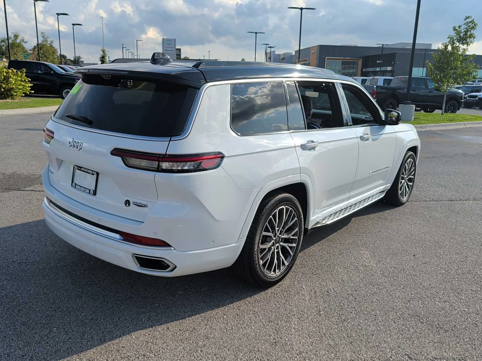 Used 2024 Bright White Clearcoat Jeep Summit Reserve image 9