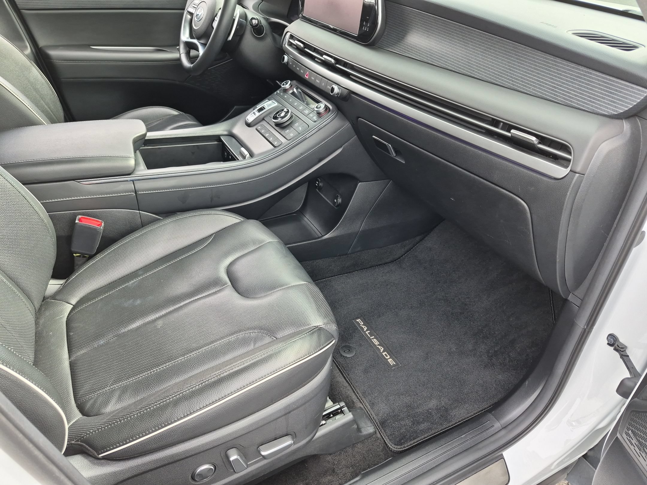 Used 2025 Hyper White Hyundai Limited image 37
