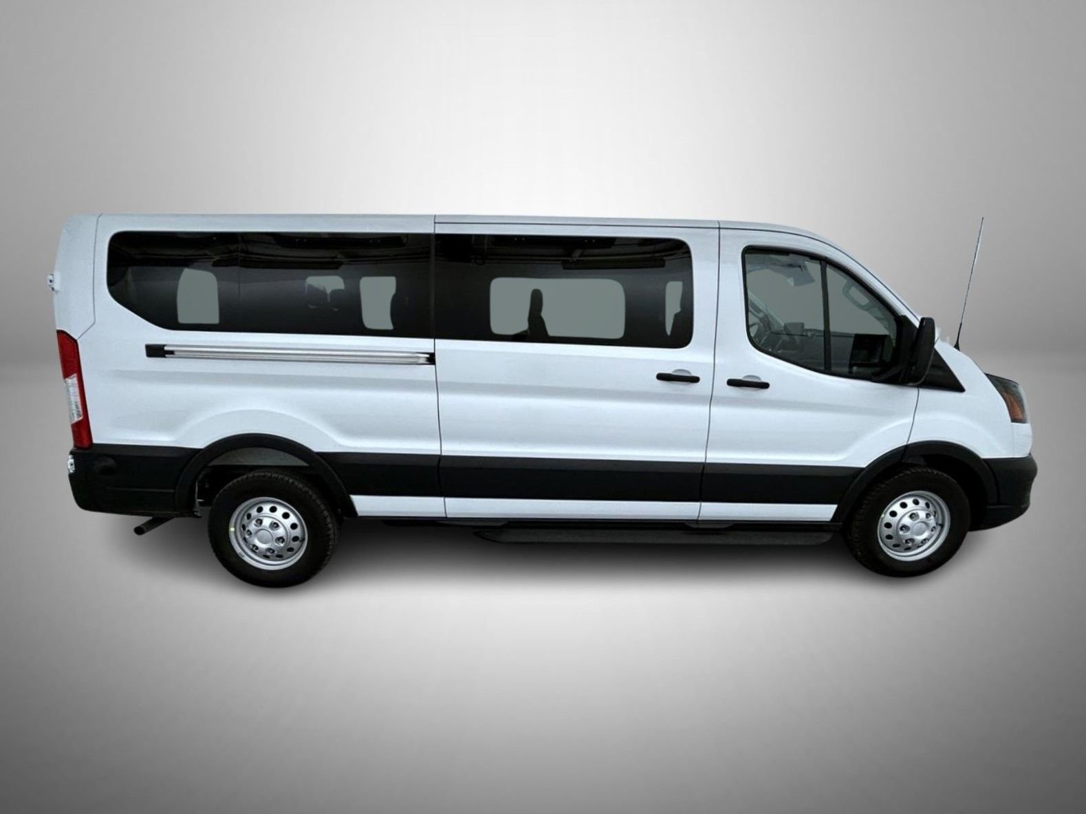 New 2026 Oxford White Ford XL image 4