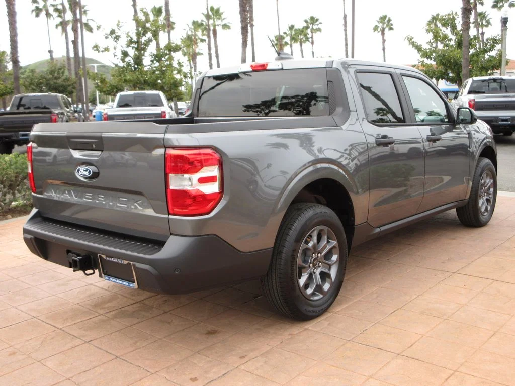New 2026 Carbonized Gray Metallic Ford XLT image 4
